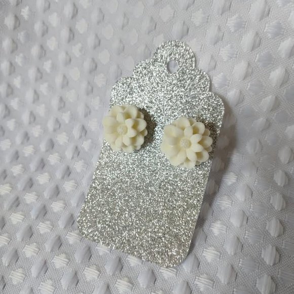 Teal n ivory Spring flower Stud Earrings Green or Cream handcrafted.E10 - Picture 2 of 4